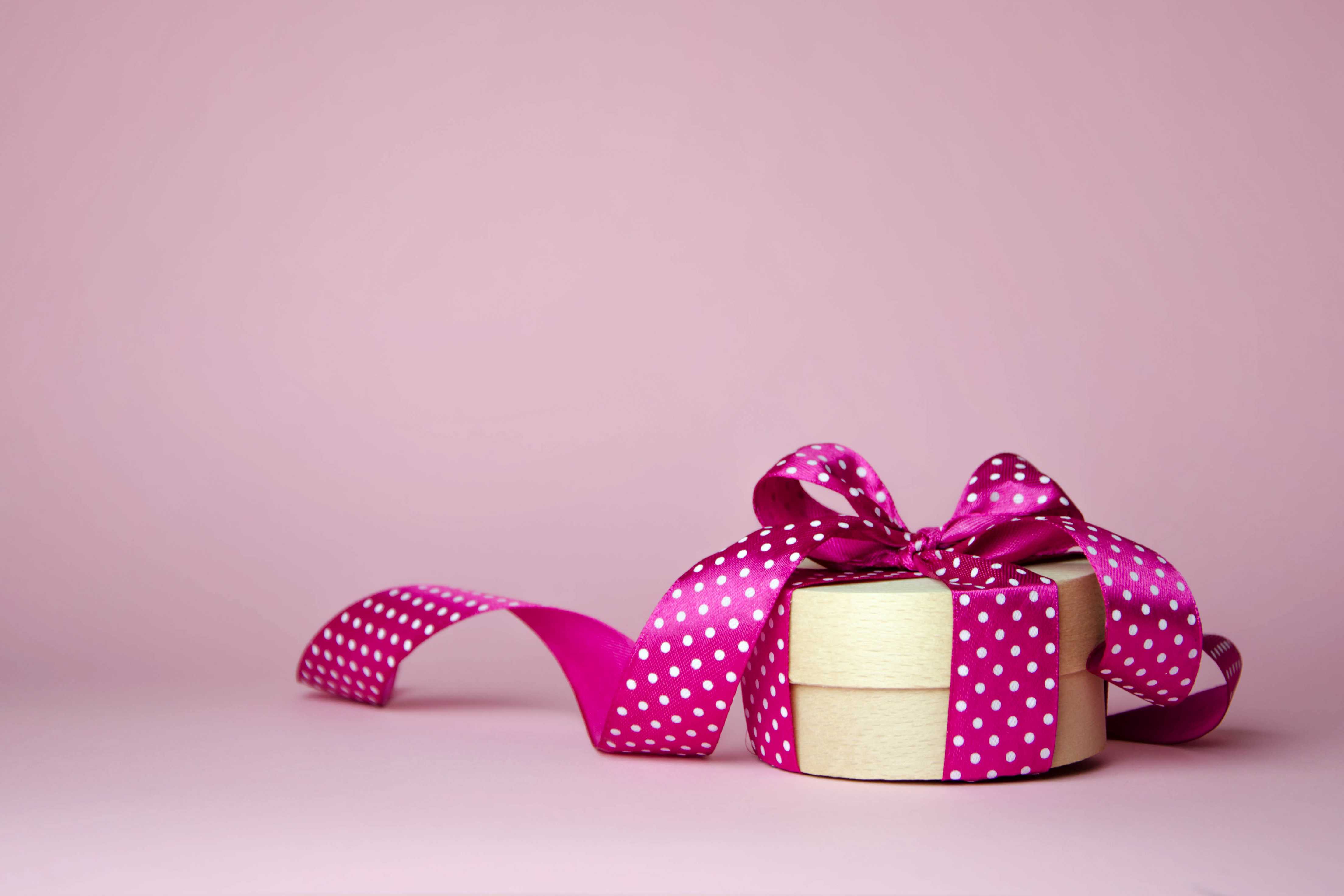 gift-box-bink-bow