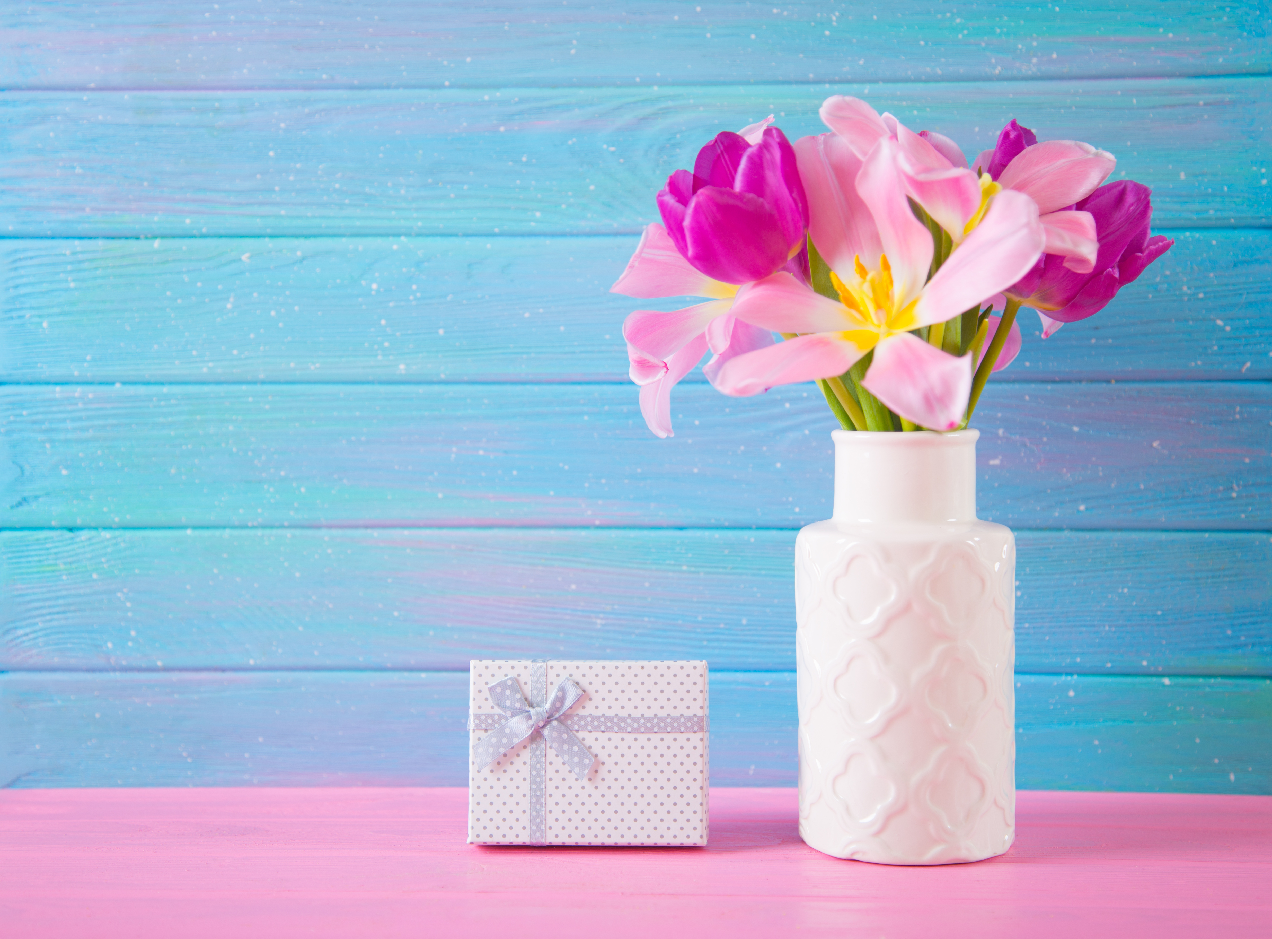 small-gift-box-flower-vase