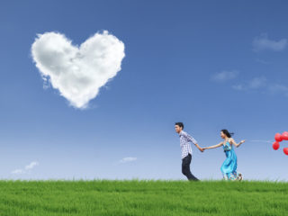couple-running-heart-cloud