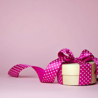 gift-box-pink-bow
