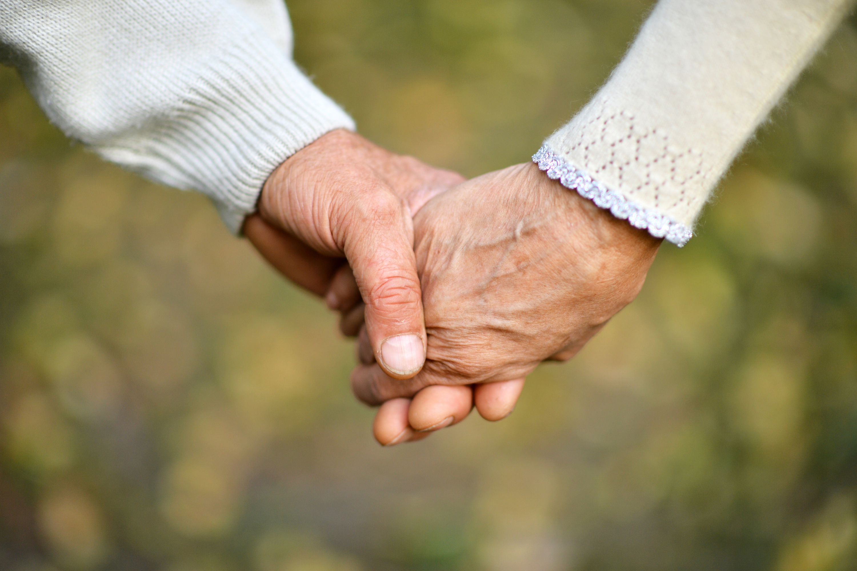 elderly-hold-hands